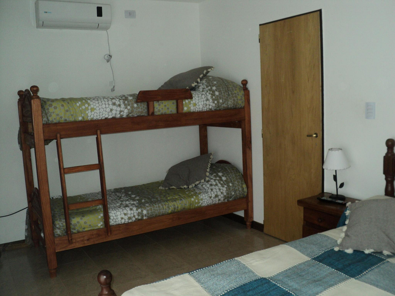 Dormitorio con cuchetas