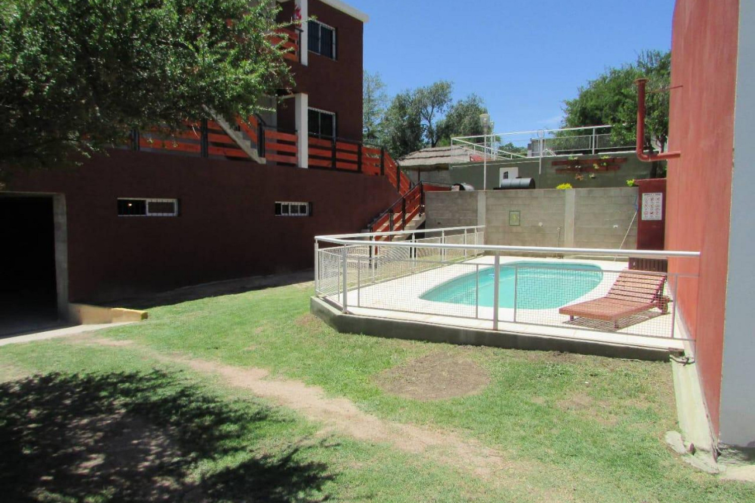 Segunda piscina con deck